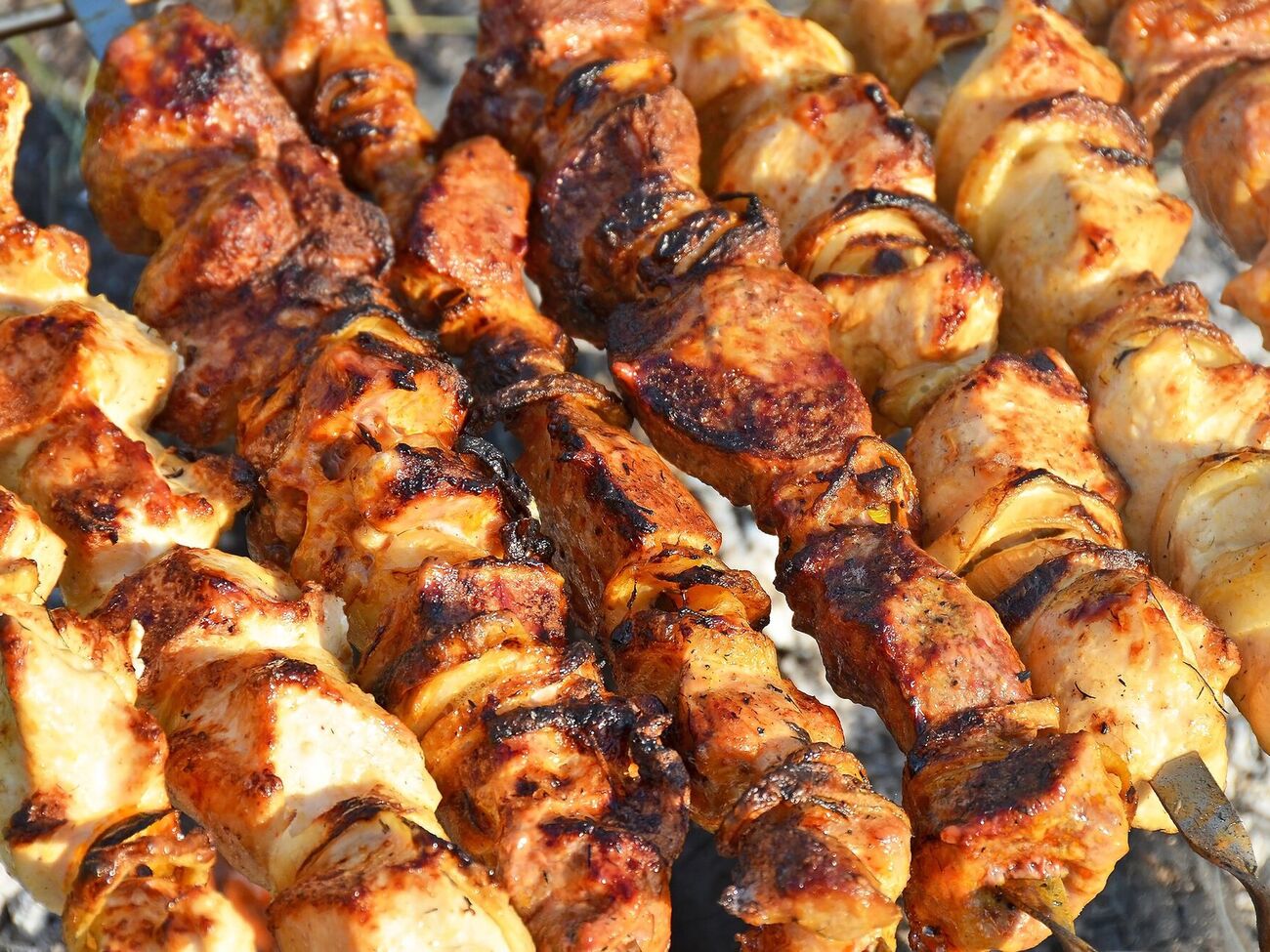 Якщо любите рум'яну скоринку – протягом останніх п'яти хвилин в аерогрилі готуйте шашлик на максимальній температурі