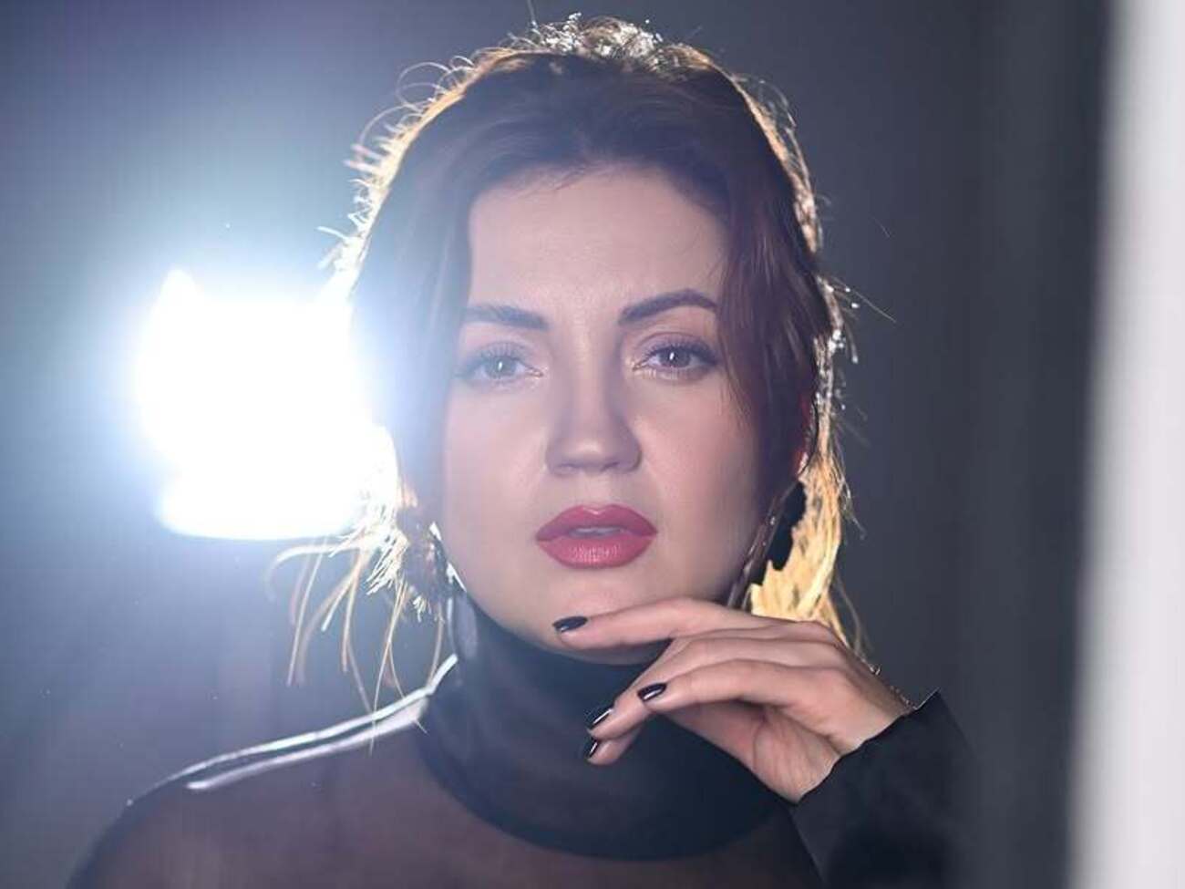 Цибульская родилась в семье юриста и художницы