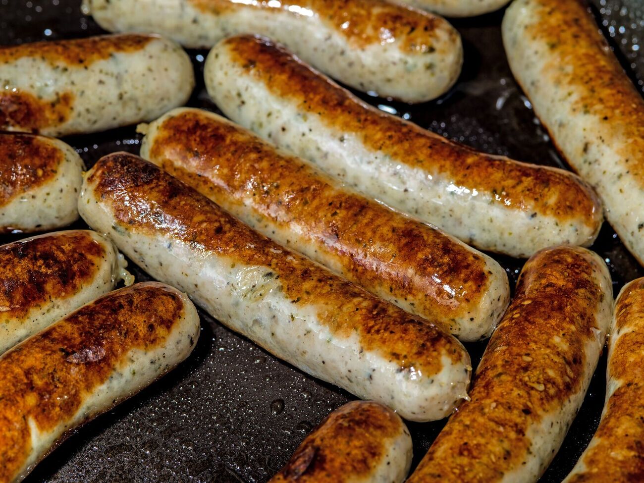 Для колбасок вам понадобятся говядина и свинина