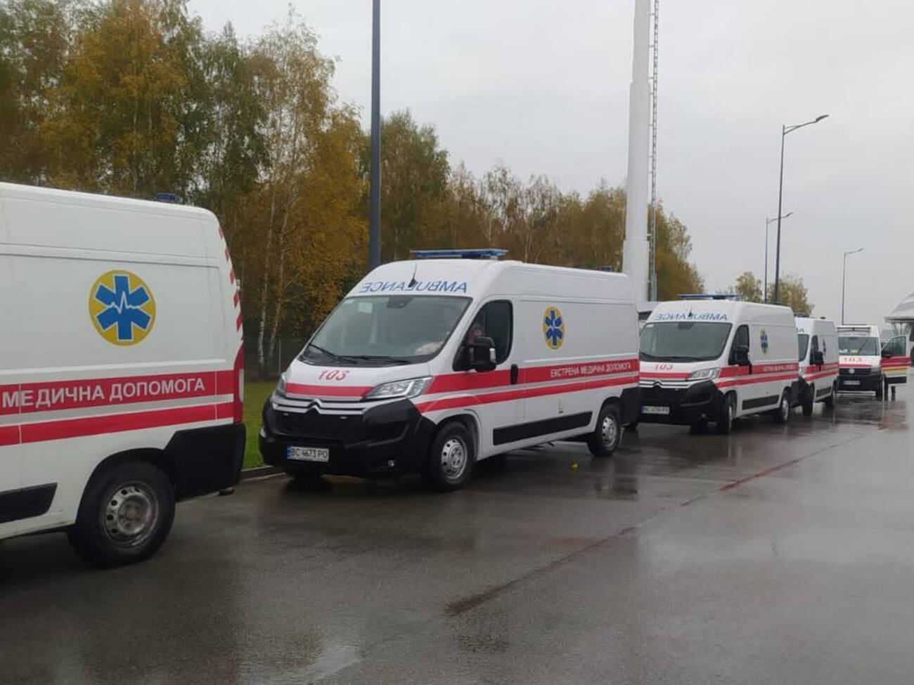 Поранені перебувають у лікарні у стані середньої важкості, зазначив Прокудін