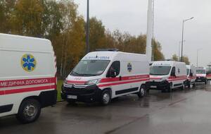 Поранені перебувають у лікарні у стані середньої важкості, зазначив Прокудін