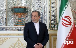 Министр иностранных дел Ирана Аббас Аракчи и спецпредставитель Трампа по Ближнему Востоку Стив Виткофф сидели в разных комнатах