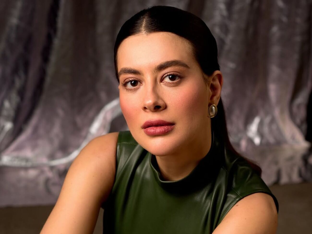 О своем новом романе Эсхакзай рассказала в апреле 2024 года