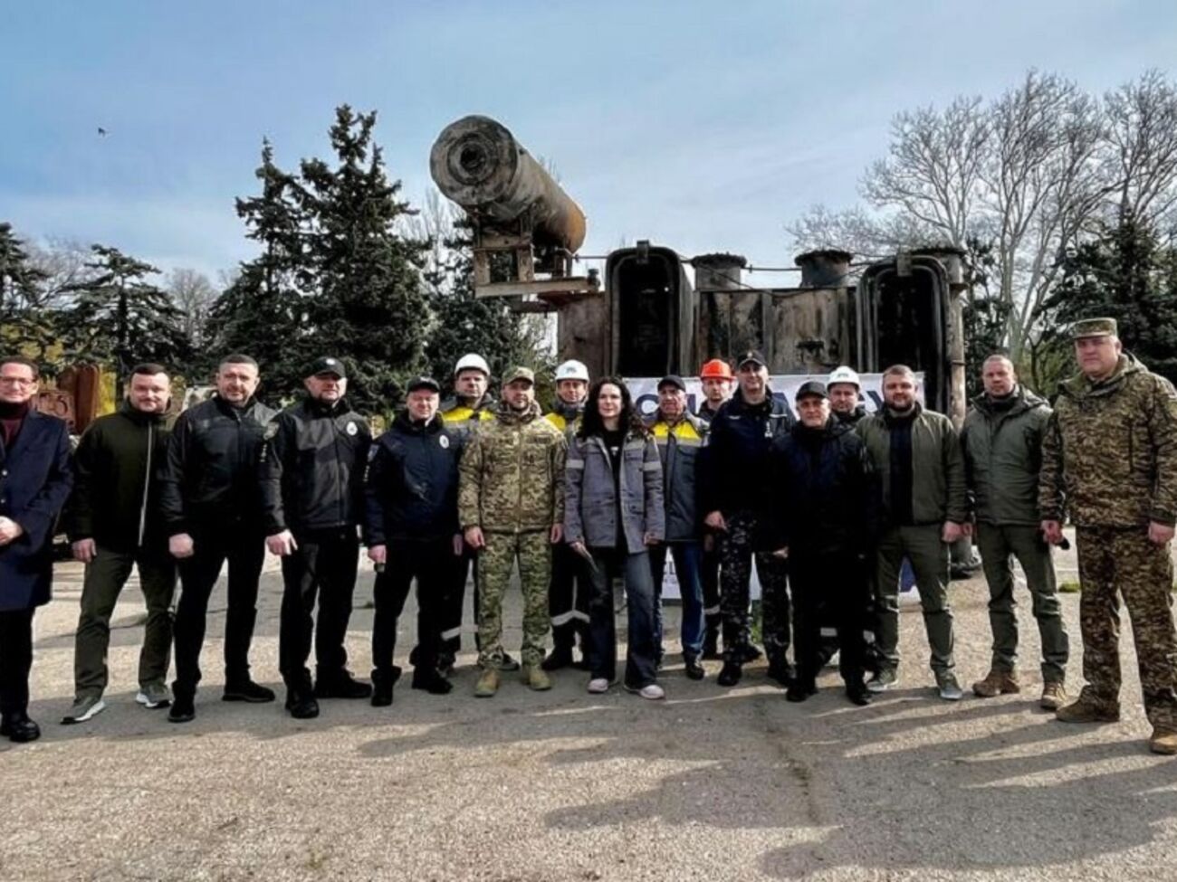 Пошкоджений трансформатор працював 30 років і забезпечував електрикою 10 тис. споживачів, повідомила компанія ДТЕК