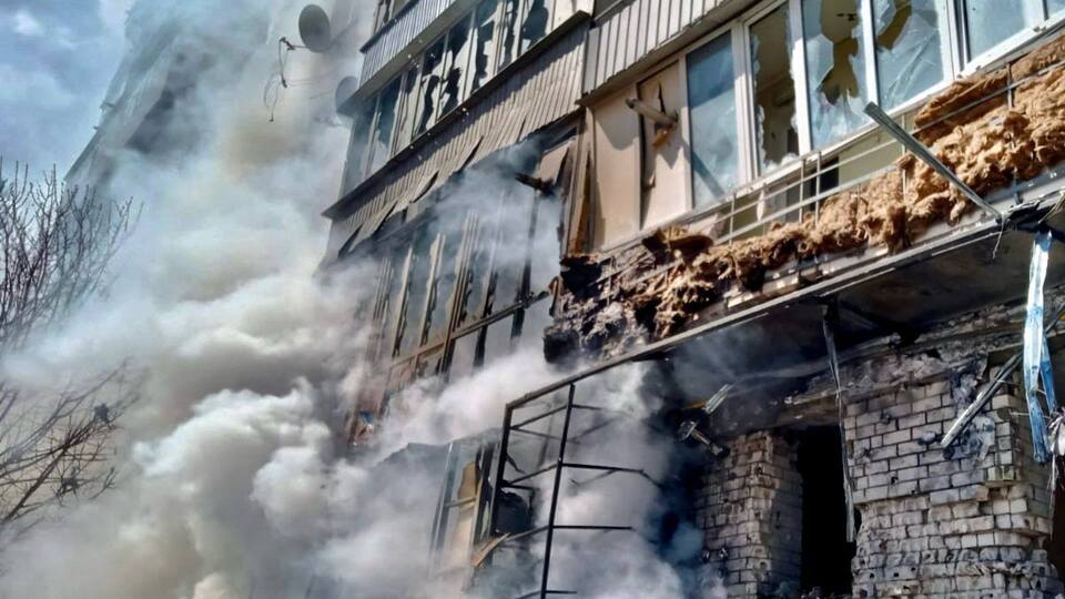 Снаряды попали в многоэтажку и частные дома, рассказали в ОВА
