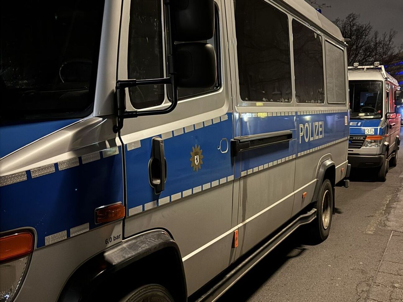 Поліція стріляла в людину з ножем