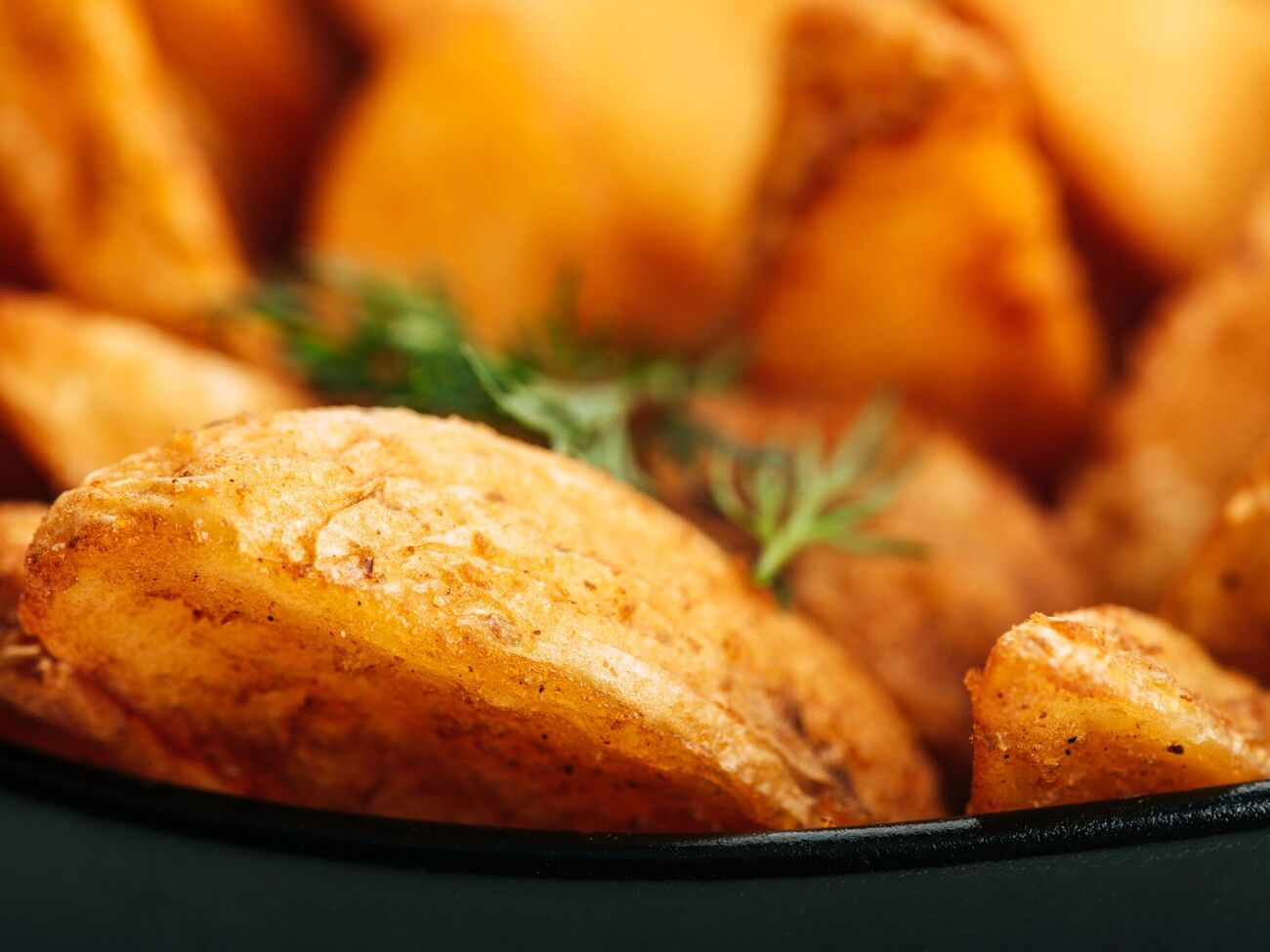 Картопля добре смакує з йогуртовим соусом