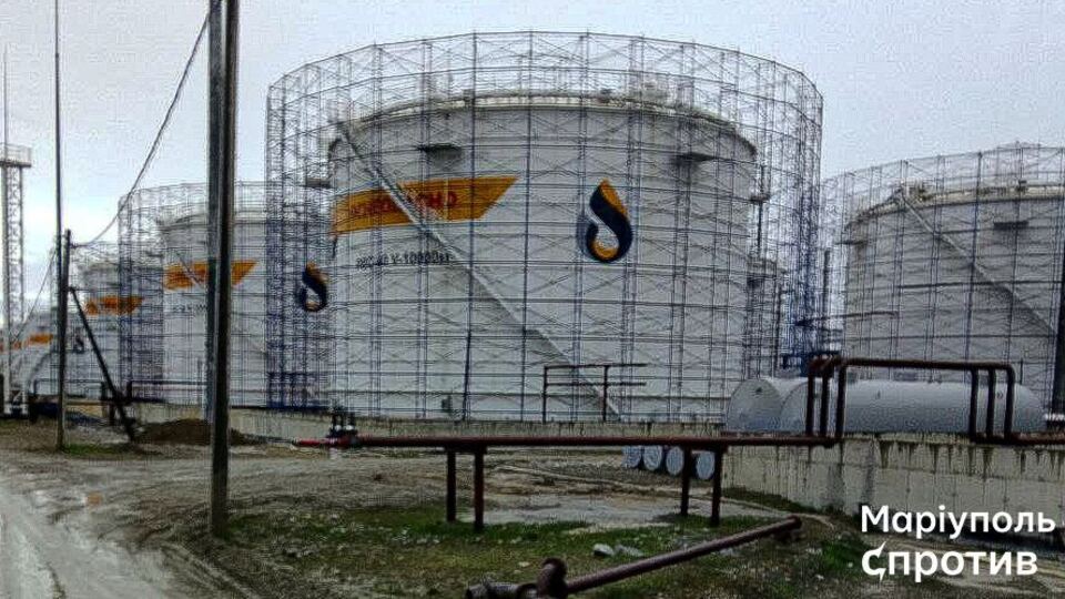 Ранее в украинских пабликах показывали антидроновую защиту, в частности, Славянского НПЗ в Краснодарском крае РФ