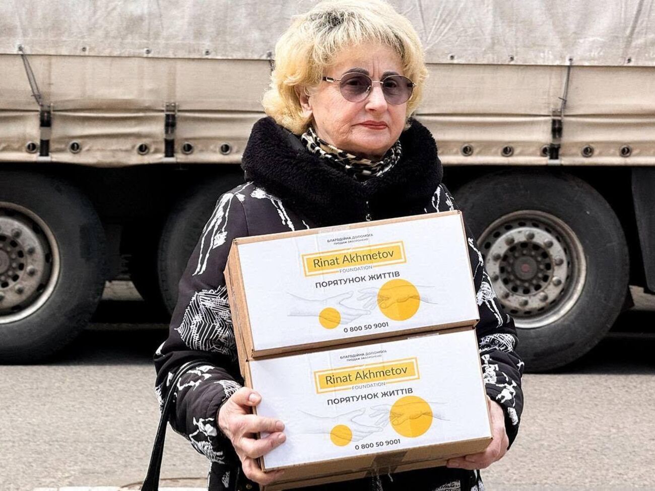 Фонд Рината Ахметова предоставляет помощь переселенцам в Днепре