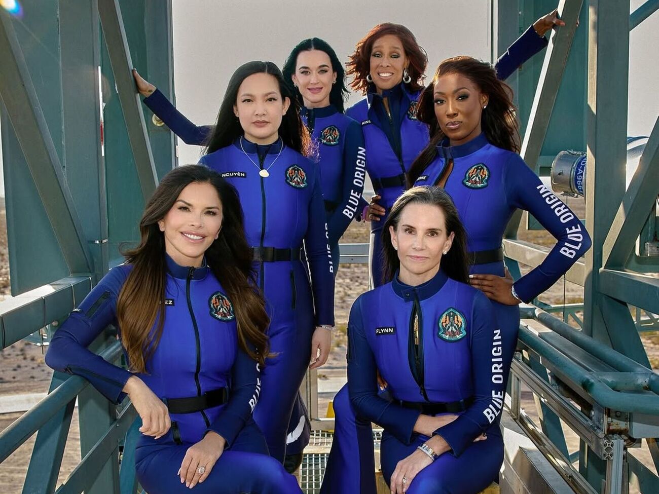 До складу екіпажу, окрім Перрі й Санчес, увійшло ще чотири жінки