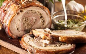 Пасхальную рульку готовят без духовки