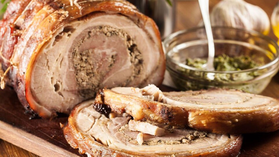 Пасхальную рульку готовят без духовки