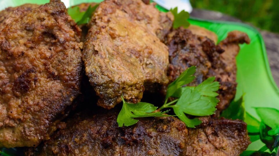 Даже пережареную печень можно сделать вкусной