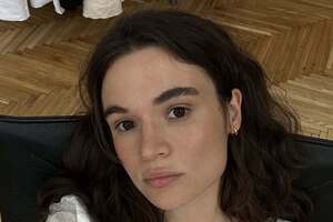 Кацуріна виховує доньку й сина від попередніх стосунків