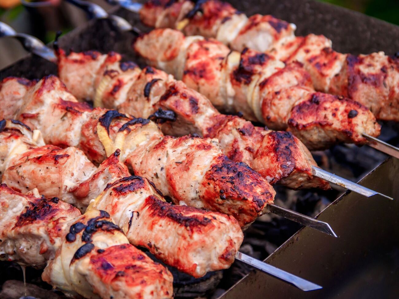 М'ясо потрібно залишити маринуватися в холодильнику на дві години