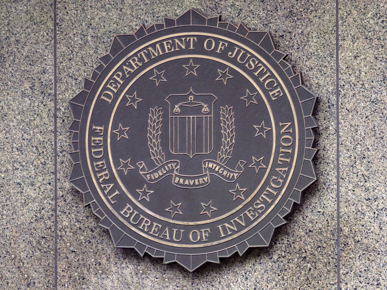 Подросток мог общаться с кем-то в России по поводу плана убийства родителей, говорится в материалах суда