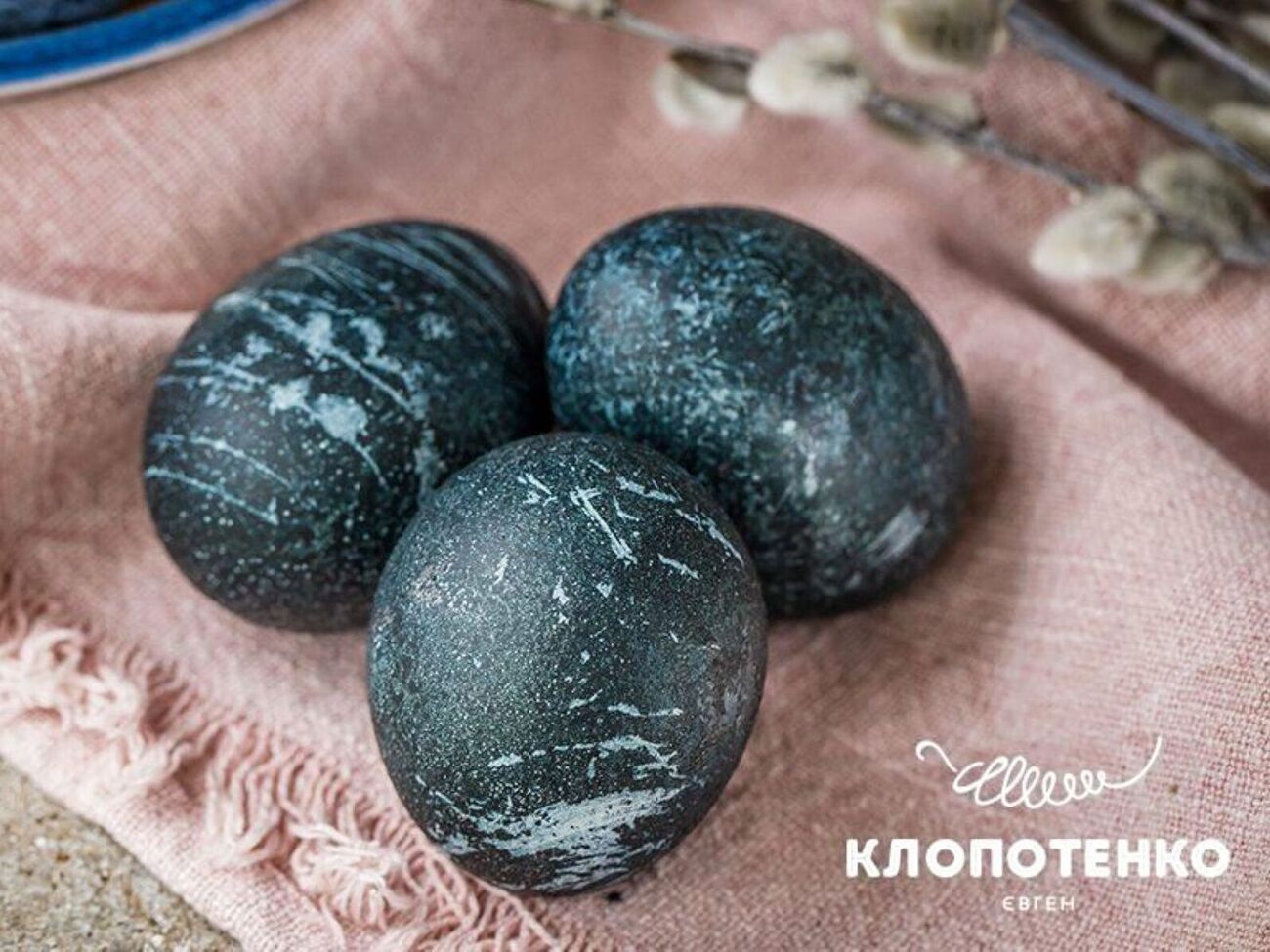 Завдяки оцту крашанки виходять насиченішого кольору