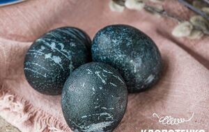 Завдяки оцту крашанки виходять насиченішого кольору