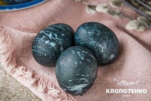 Завдяки оцту крашанки виходять насиченішого кольору