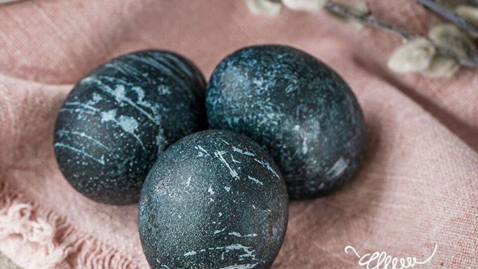 Завдяки оцту крашанки виходять насиченішого кольору