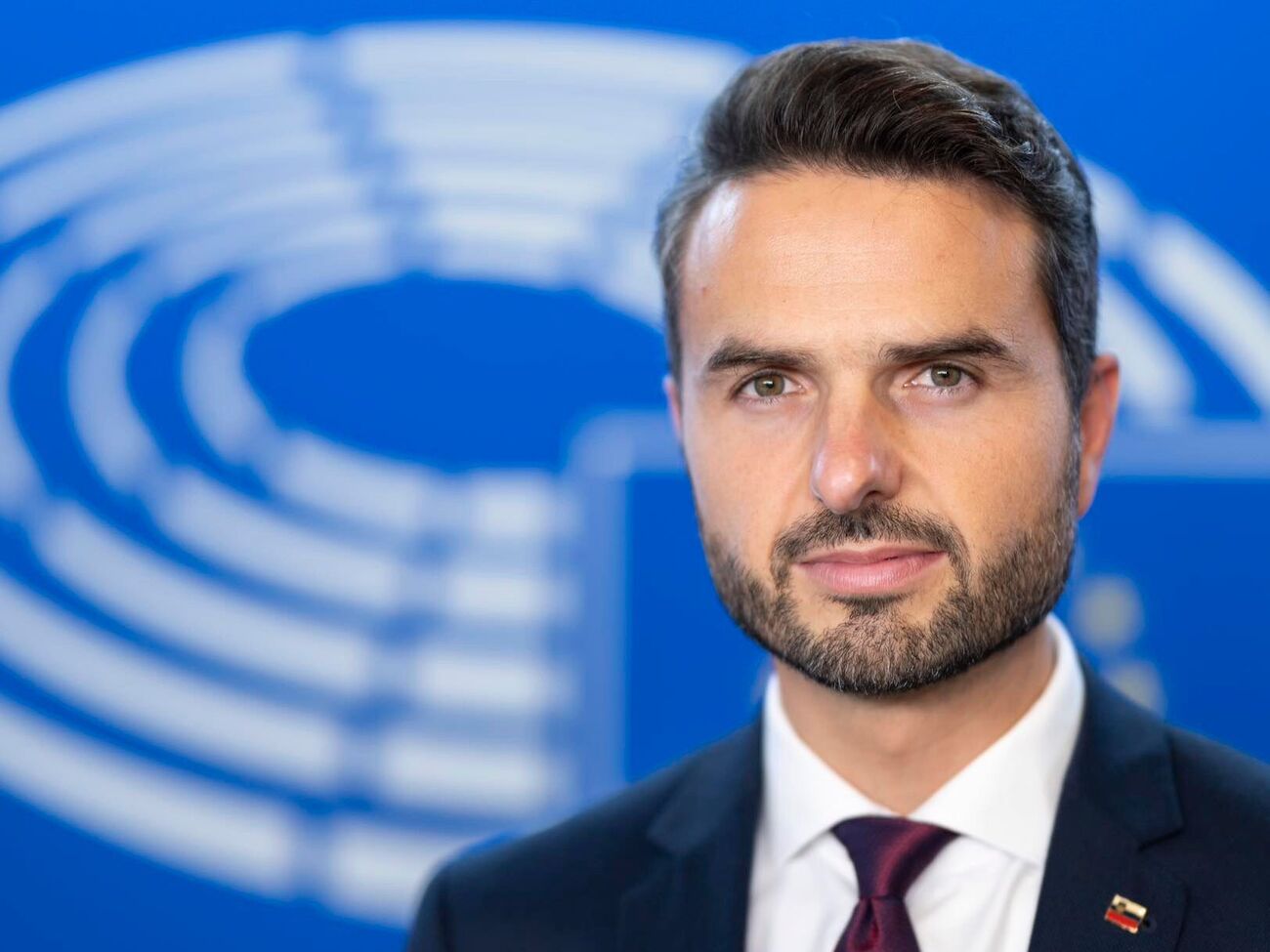 Захід постійно запізнюється з переданням озброєння Україні, заявив Тонін