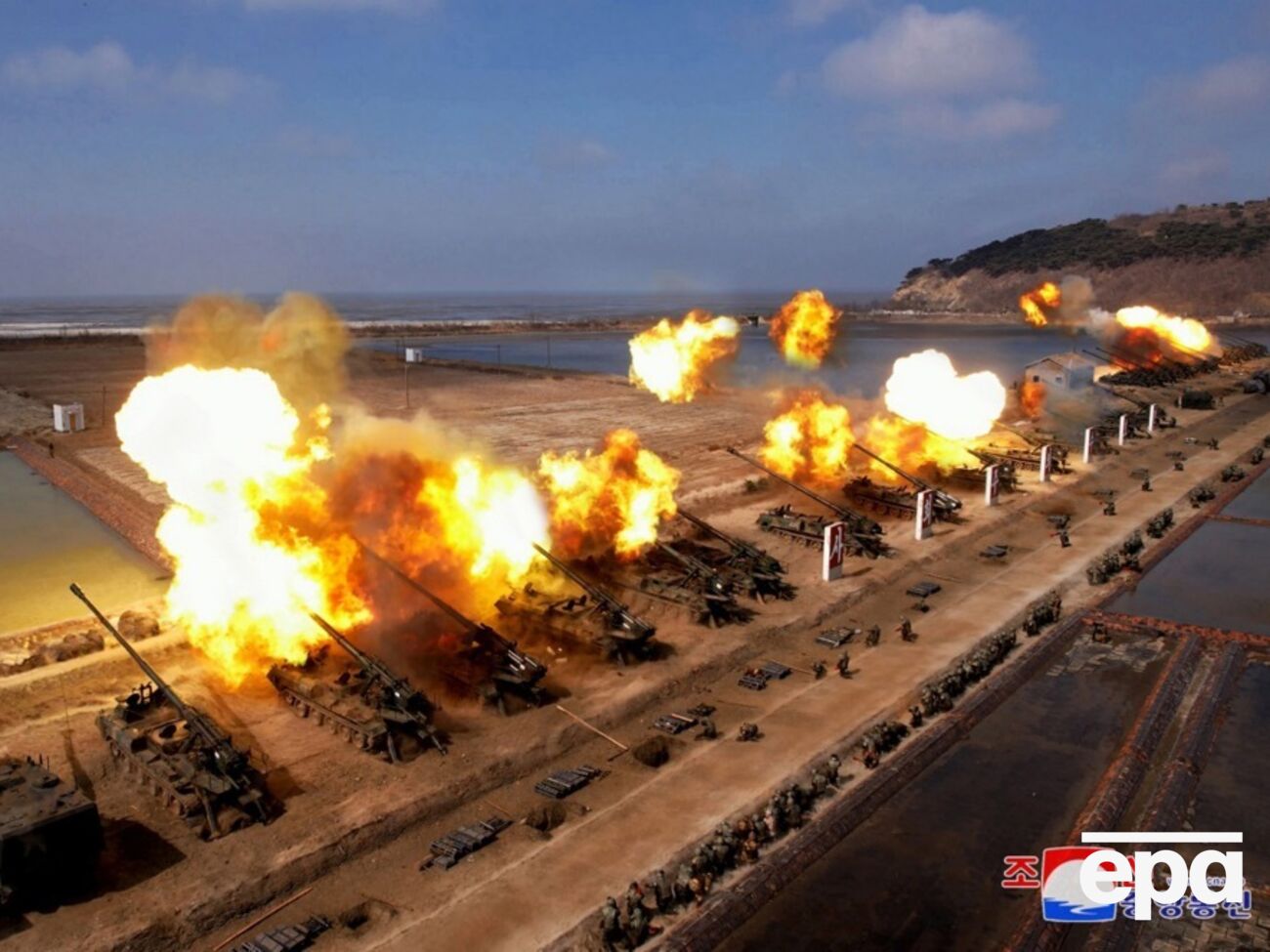 КНДР поставляла России системы залпового огня и артиллерию большой дальности, пишет Reuters