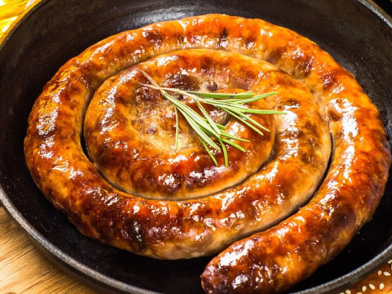 Для колбасы вам понадобится 2 кг свинины