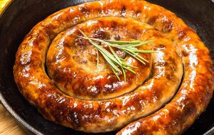 Для колбасы вам понадобится 2 кг свинины