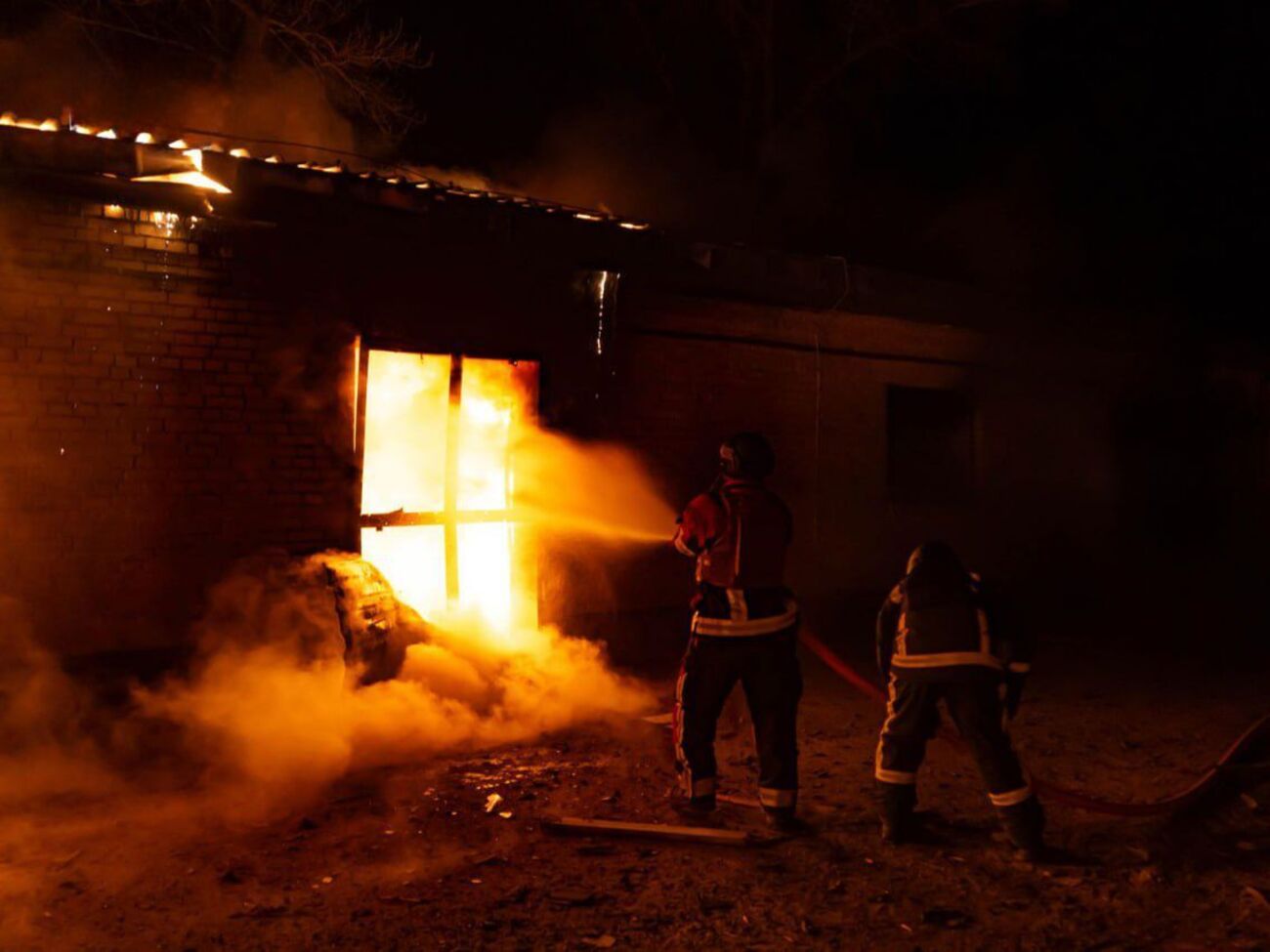 У місті горіли житло і склади