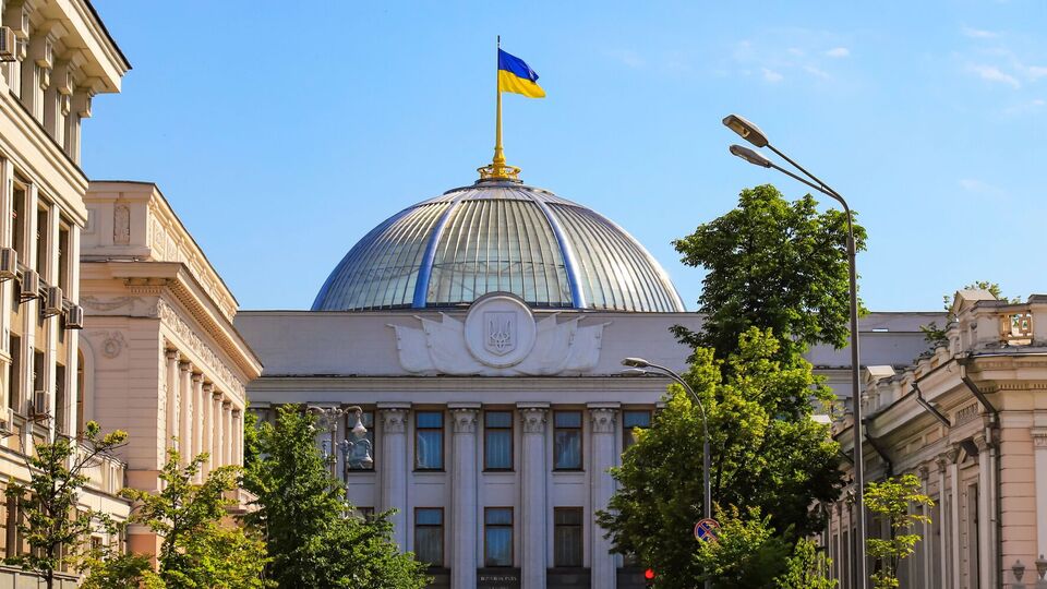 Рада в очередной раз продлила военное положение