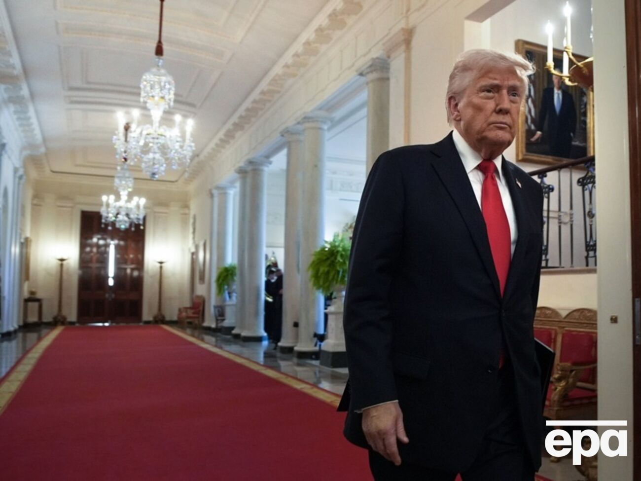 Як пишуть журналісти, для Трампа ці обійми не були виявом європейської єдності і він сприйняв їх як особисту образу