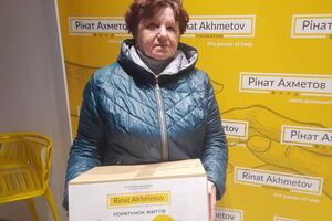 Фонд Рината Ахметова передал продовольственную помощь для переселенцев с Гуляйпольской территориальной общины