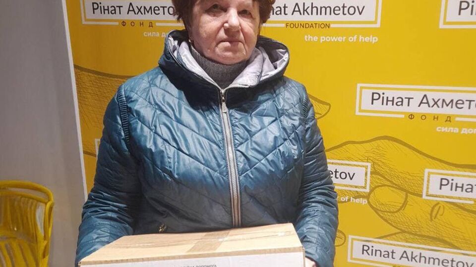 Фонд Рината Ахметова передал продовольственную помощь для переселенцев с Гуляйпольской территориальной общины