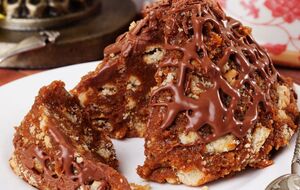 Для торта вам понадобится 450 г пшеничной муки