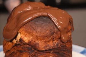 Випікайте паску в духовці 60 хвилин за 170 °C