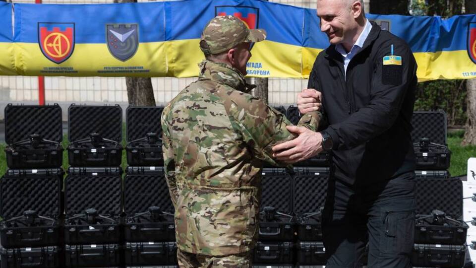 Кличко: Киев продолжает помогать военным