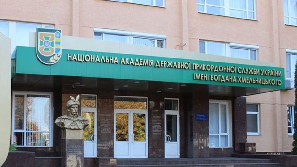 На теле курсанта обнаружены признаки огнестрельного ранения
