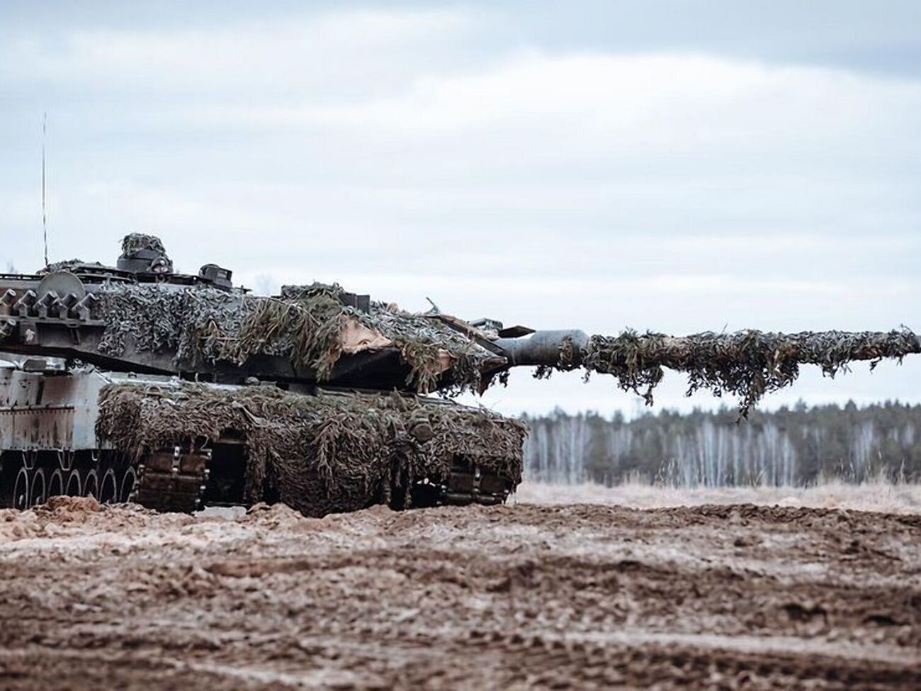 У пакет входять боєприпаси для танків Leopard 2, три колісні артустановки Zuzana 2 тощо