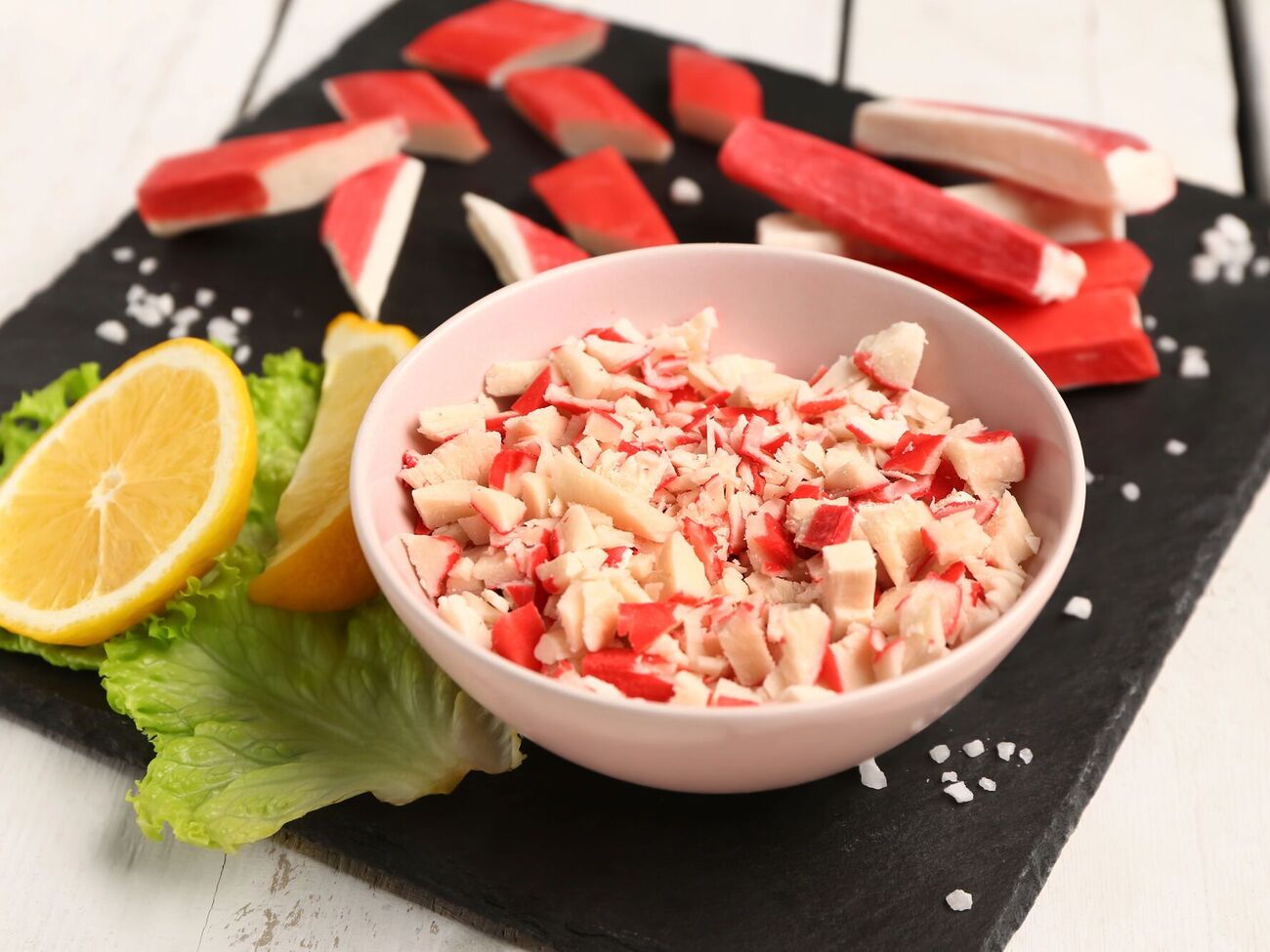 Крабові палички подрібнюють для намазки