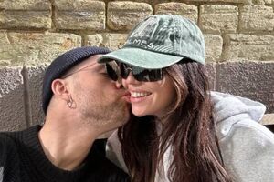 Кацурин является соавтором многих новых песен Дорофеевой