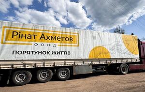 Жители прифронтовой Святогорской общины получают помощь продуктами, сообщил Фонд Рината Ахметова