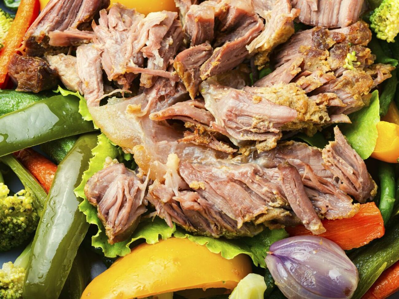 Блюдо лучше подавать с овощами