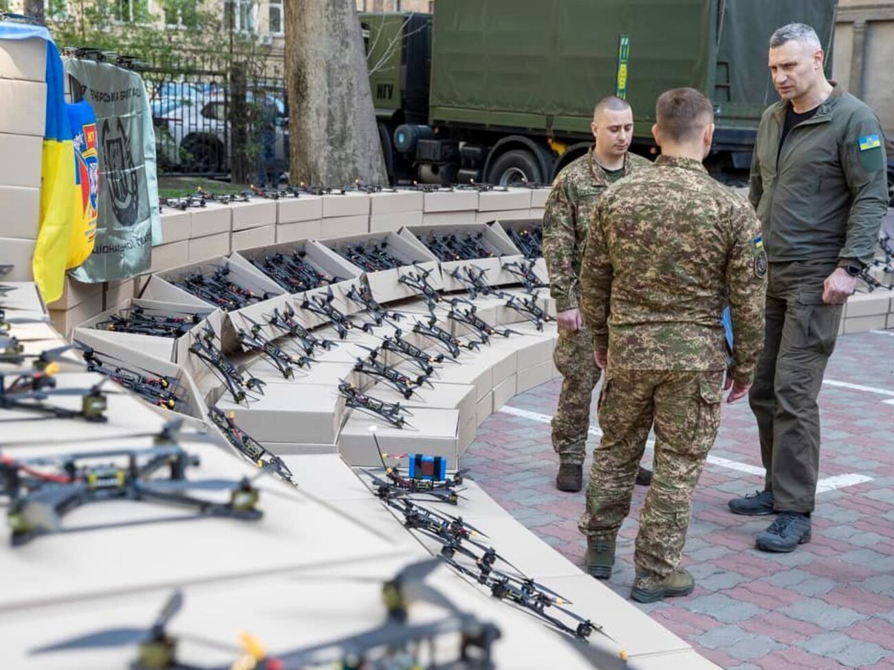 Мер зазначив, що від початку року місто виділило з бюджету 27-й бригаді 30 млн грн на придбання потрібного оснащення