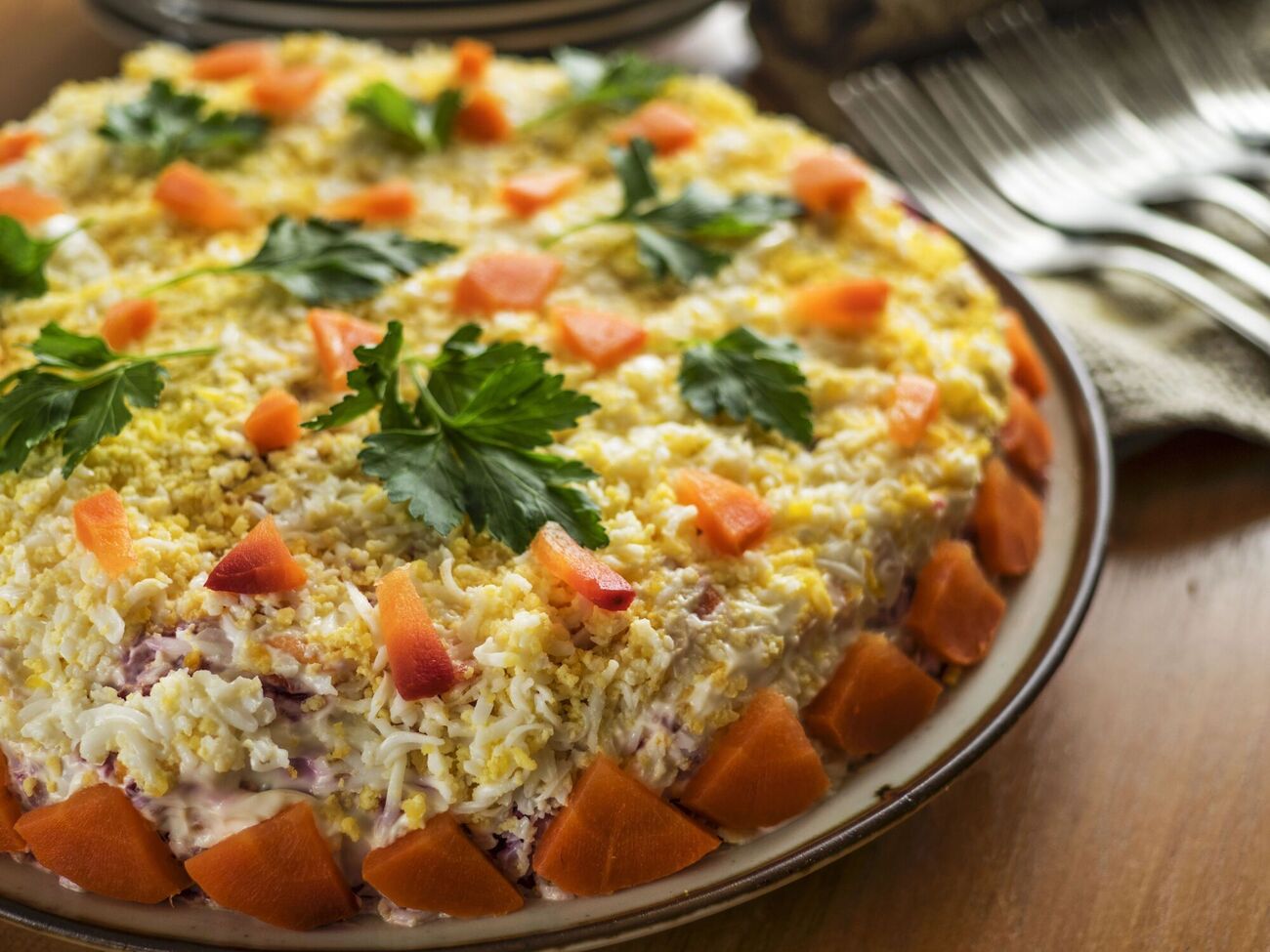 Для салата вам понадобится 250 г маринованных шампиньонов