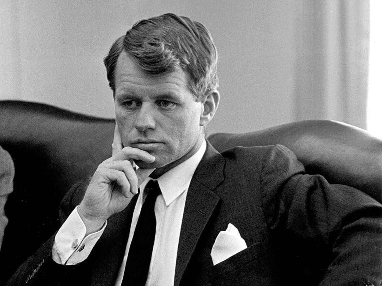 Файли також містять набір фотографій розтину тіла, які зробили під час огляду судмедекспертом Томасом Ногучі в день смерті Кеннеді, зазначає ЗМІ