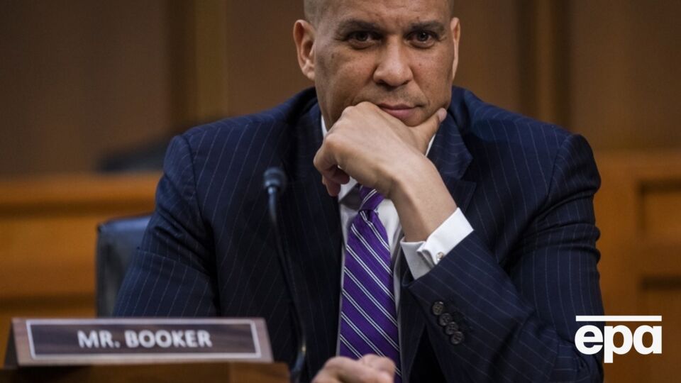 Букер говорил с трибуны более 25 часов