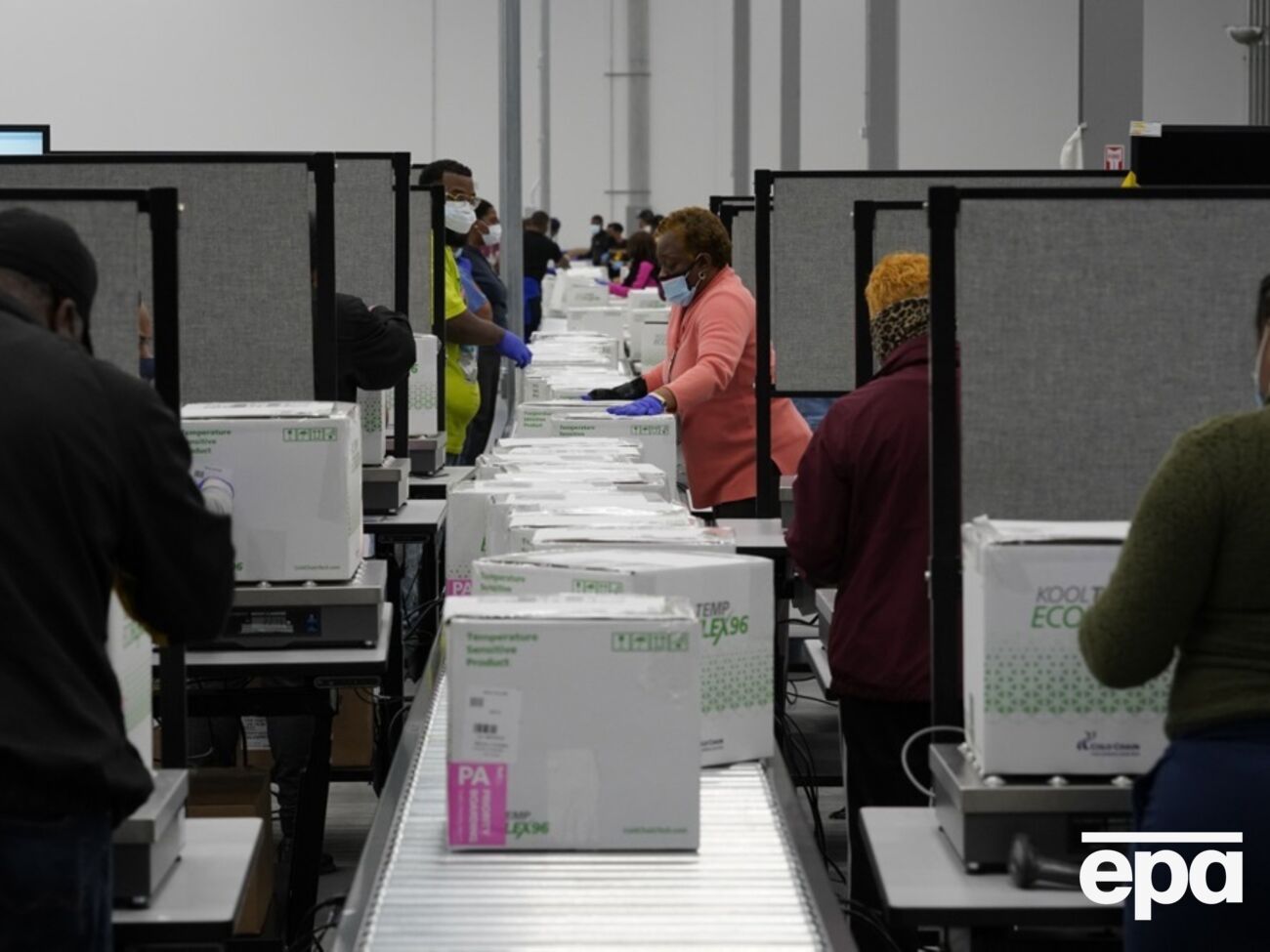 За даними Reuters, звільнення торкнуться приблизно 10 тис. співробітників установ сфери охорони здоров'я США