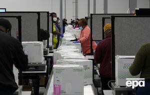 За даними Reuters, звільнення торкнуться приблизно 10 тис. співробітників установ сфери охорони здоров'я США