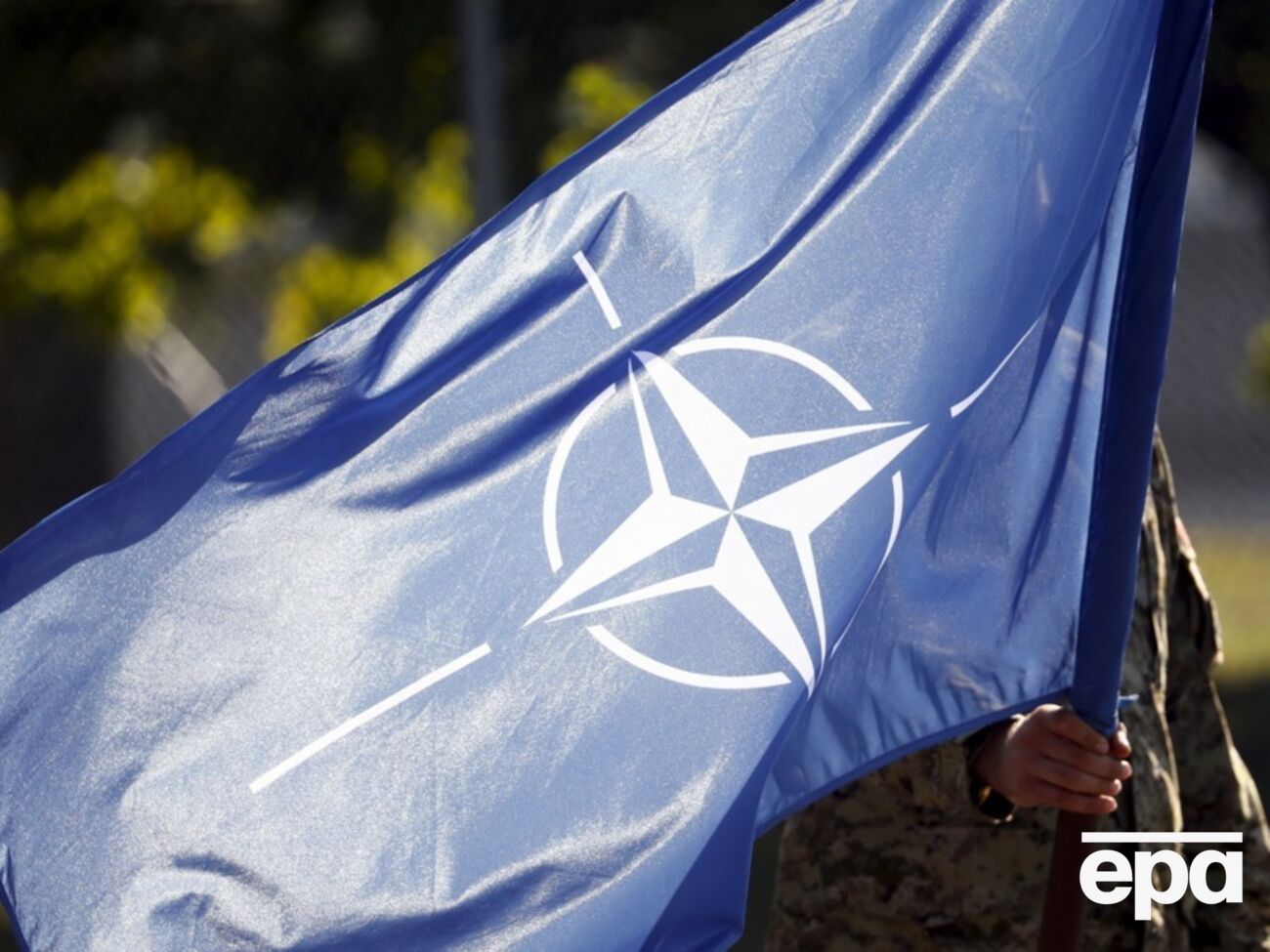 За даними медіа, зараз США ведуть переговори з РФ і Україною про встановлення миру, тому дискусії на тему НАТО – Росія "припинили"