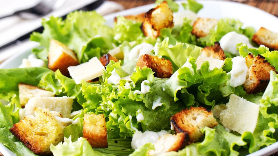По словам Кацурина, салат по этому рецепту получается очень вкусным